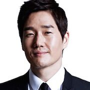 Yoo Ji-tae sebagai Kim Moon-ho