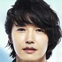 Yoon Sang-hyun sebagai Choi Woo-young (Oska)