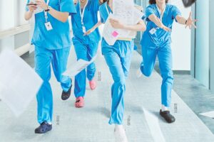 Resident Playbook: Kisah Seru Dokter Residen Muda di Tengah Realita Dunia Medis
