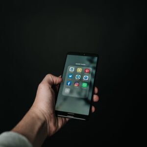 Smartphone Sebagai Teman Bangun Tidur