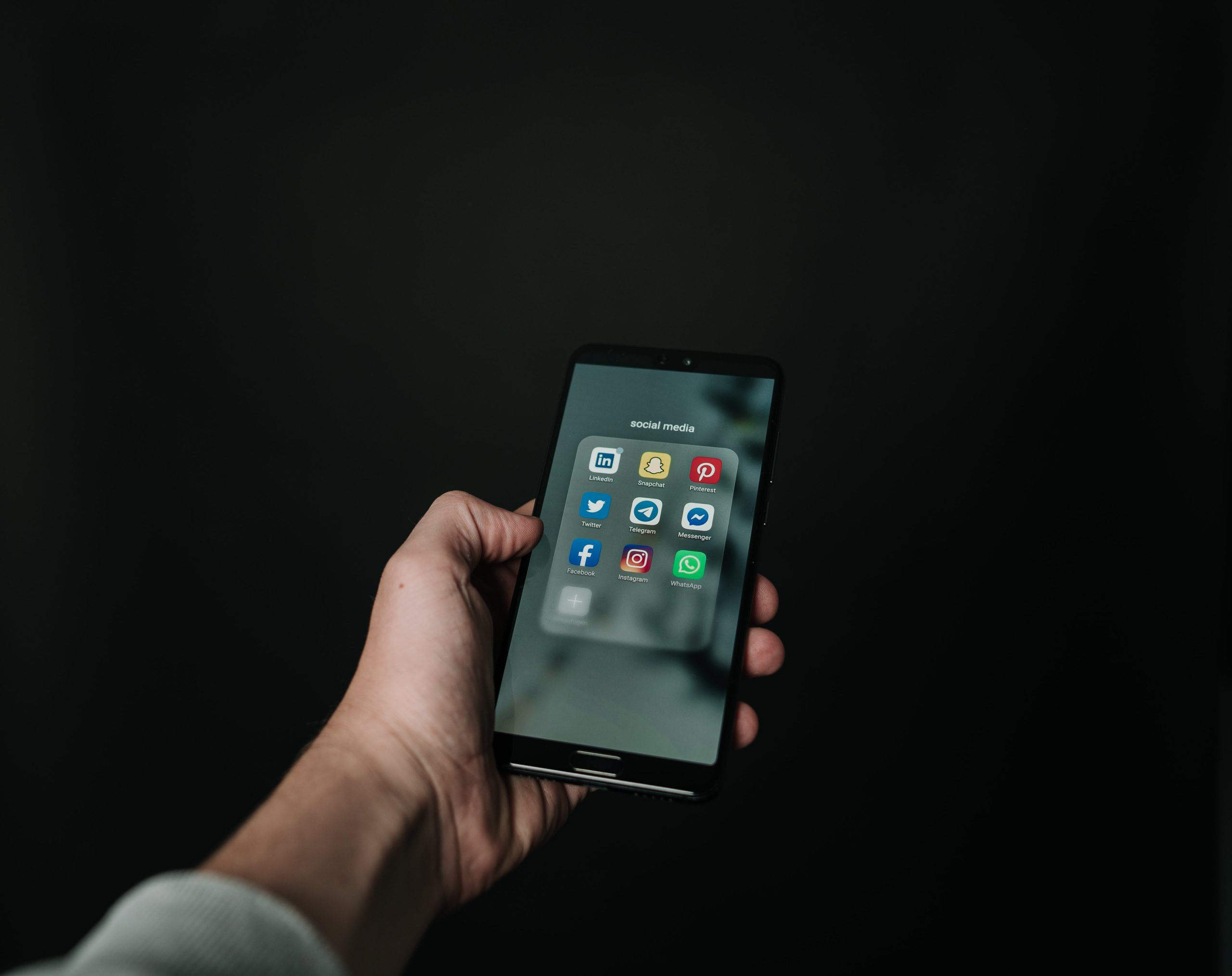 Smartphone Sebagai Teman Bangun Tidur